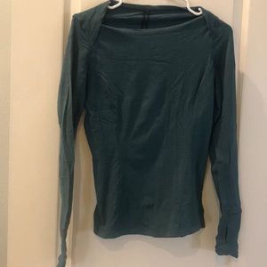 Long sleeve athletic top